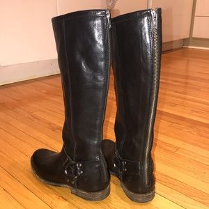 Black FRYE boots size 6. Phillip Harness style.